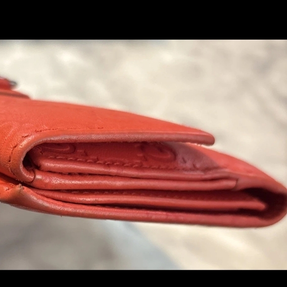 Authentic Gucci 'GG' Scarlet Embossed Leather  Cardholder Wallet - Picture 3 of 8